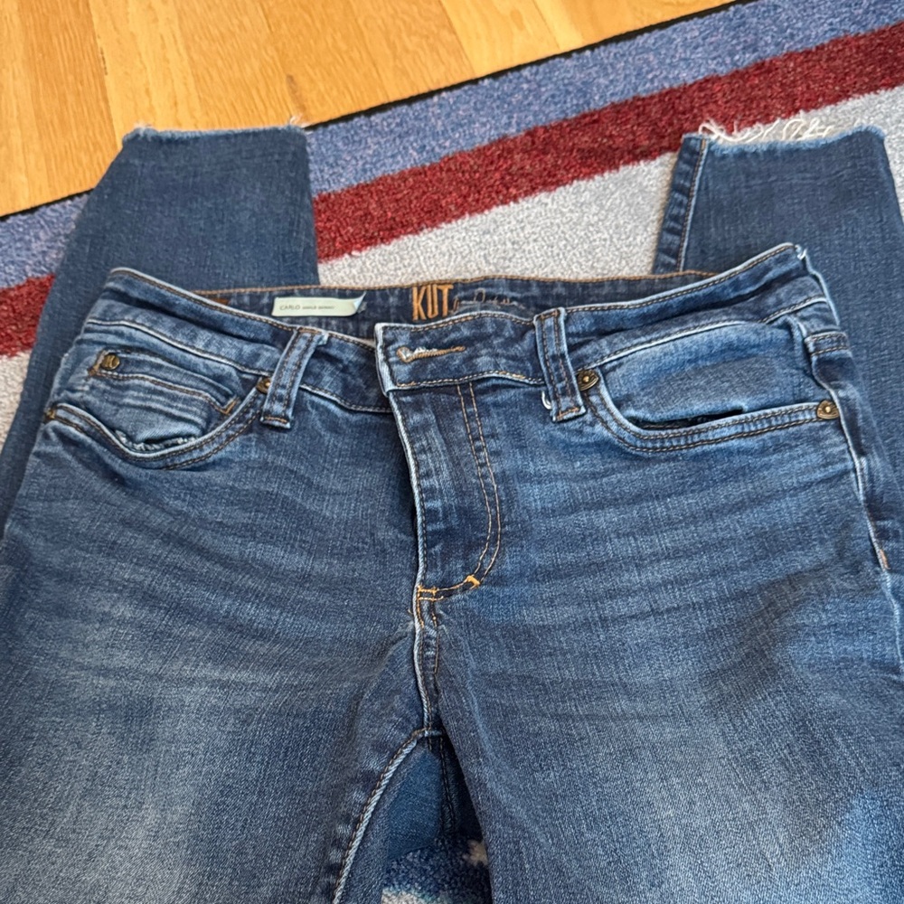 Kut from the Kloth Women's Dark Blue Skinny Jeans. Size 8